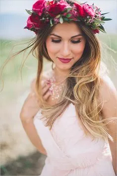 20 Inspirasi Mahkota Bunga atau Flower Crown Yang Cantique Untuk Hari Pernikahanmu 35