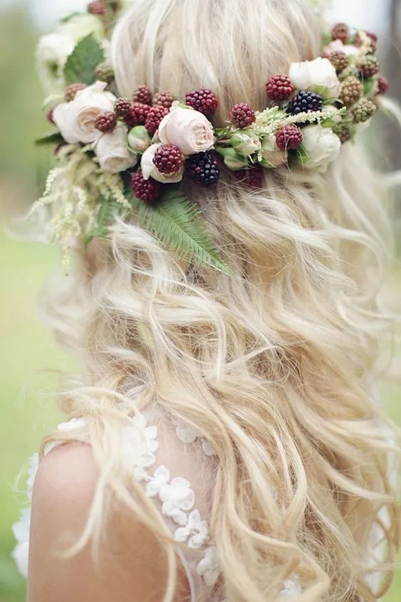 20 Inspirasi Mahkota Bunga atau Flower Crown Yang Cantique Untuk Hari Pernikahanmu 40
