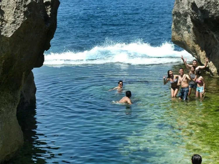 Dua Wisatawan Hilang Terseret Ombak di Angel Billabong, Nusa Penida. Semoga Segera Ditemukan 7