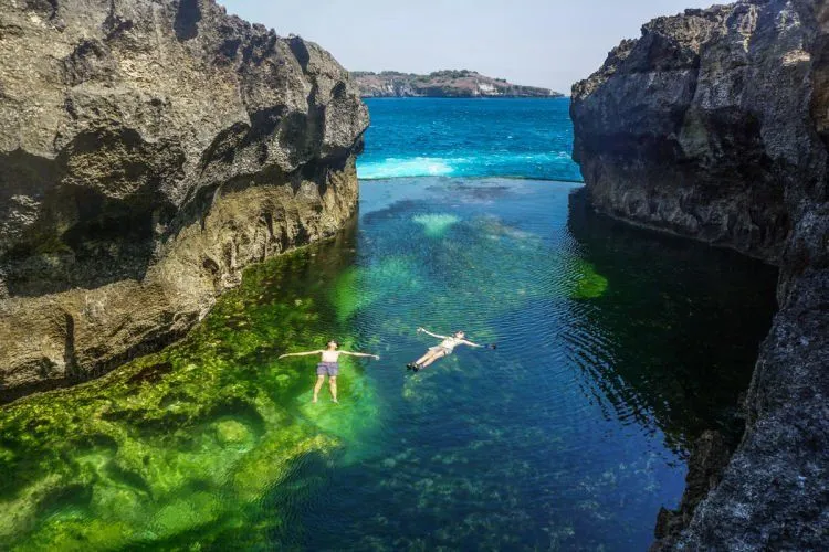 Dua Wisatawan Hilang Terseret Ombak di Angel Billabong, Nusa Penida. Semoga Segera Ditemukan 5