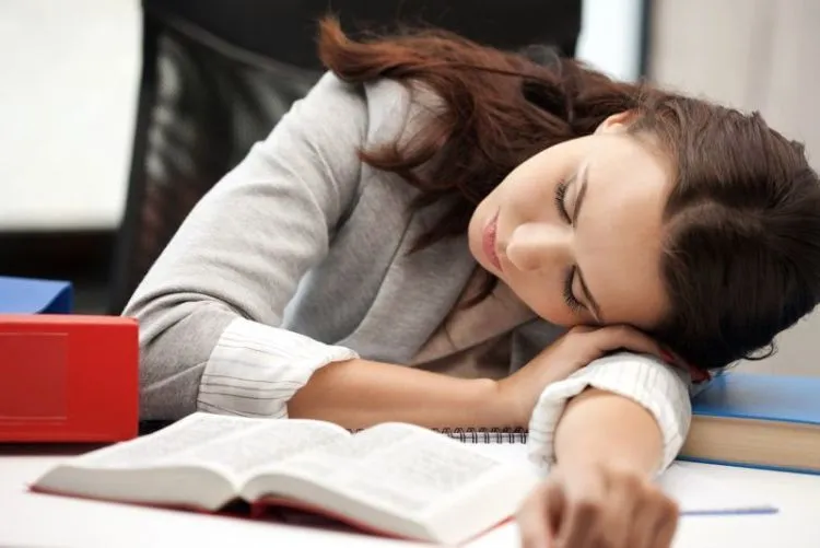Masih Suka Tidur Larut Malam? 6 Bahaya Inilah Yang Mengintaimu Diam-diam 8
