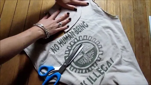 6 Cara Ampuh Mengakali Arena Perang Belanja di Hari Raya, Biar Baju Lebaranmu Nggak Direbut Orang. 7