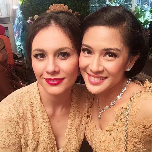 Biar Ketemu Jodoh di Kondangan, Tips-tips Selfie Ini Perlu Kamu Praktekkan! 8