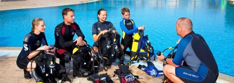 Buat Kamu yang Pengen Bisa Diving, Kamu Harus Dengerin Tips dari Penyelam WWF Indonesia Ini! 13