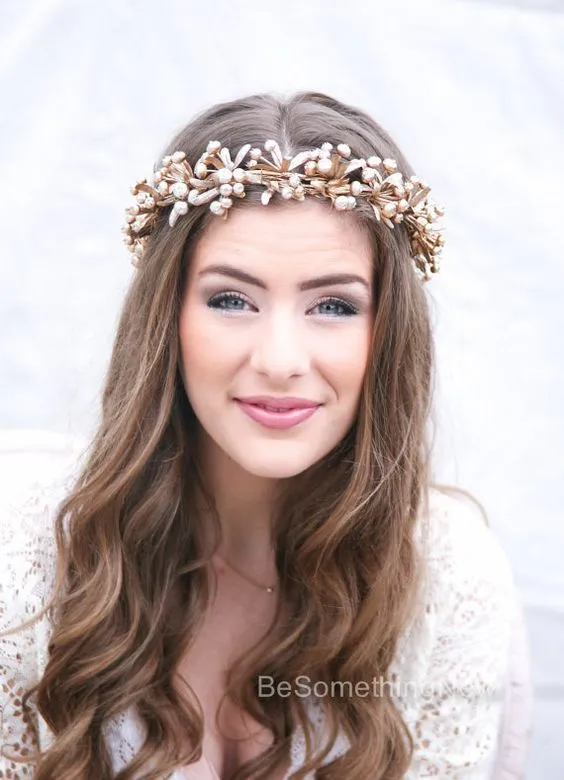 20 Inspirasi Mahkota Bunga atau Flower Crown Yang Cantique Untuk Hari Pernikahanmu 25
