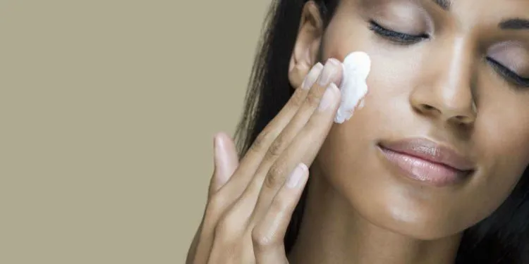 6 Bahan Alami Pengganti Sabun Cuci Muka, Anti Jerawat dan Komedo Juga 8