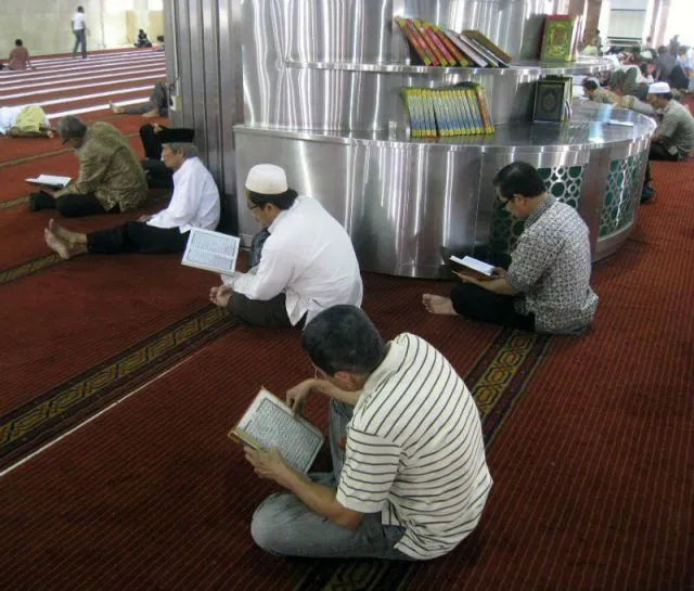 10 Cara Khatam Al Qur'an Selama Puasa Ramadhan 14 cara khatam al quran dalam satu bulan