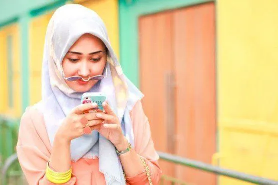 8 Gaya Hijab Polos VS Motif. Mana yang Cocok Dipakai Saat Kamu Ingin Tampil Kasual? 22