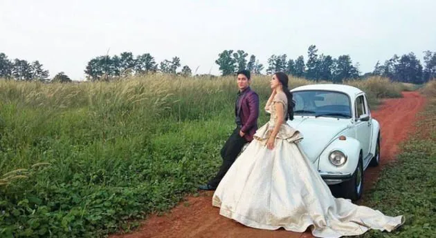 Intip Yuk Prewedding di Tengah Padang Ilalang Ala Samuel Zylgwyn dan Franda. Cakep! 9