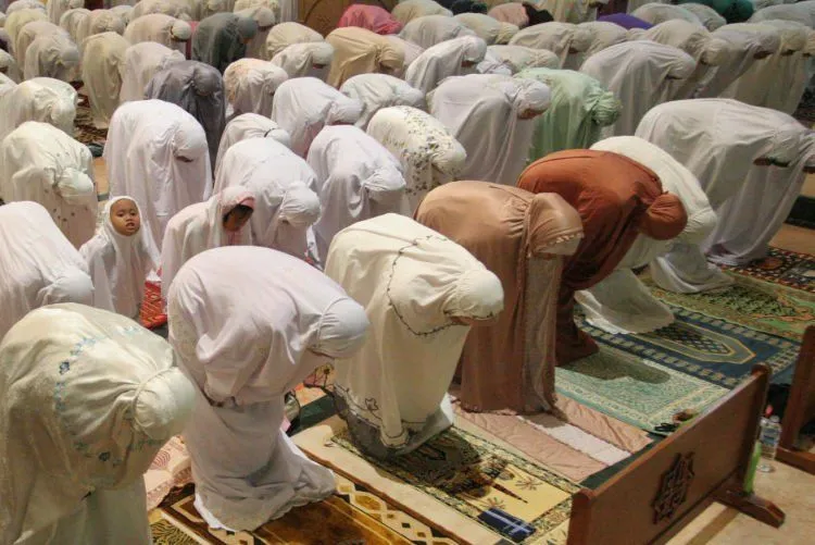 Sebentar Lagi Ramadhan. Siap-Siap Ya, Akan Ada Banyak Cowok yang Mendadak Alim 7