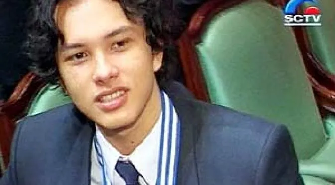 6 Hal Ini Bikin Nicolas Saputra Kian Layak Jadi Idola. Duh, Makin Ngefans Nih Mas! 8