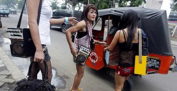 Buat Para Cowok yang Sering Canggung Pas Ketemu Bencong. Hal-Hal Ini Bisa Kamu Lakukan Biar Gak Salah Tingkah 8
