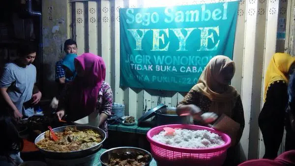 Belum Sah Jadi Arek Suroboyo Hits Kalau Belum Cobain 9 Kuliner Tengah Malam ala Suroboyoan, Cuk! 11