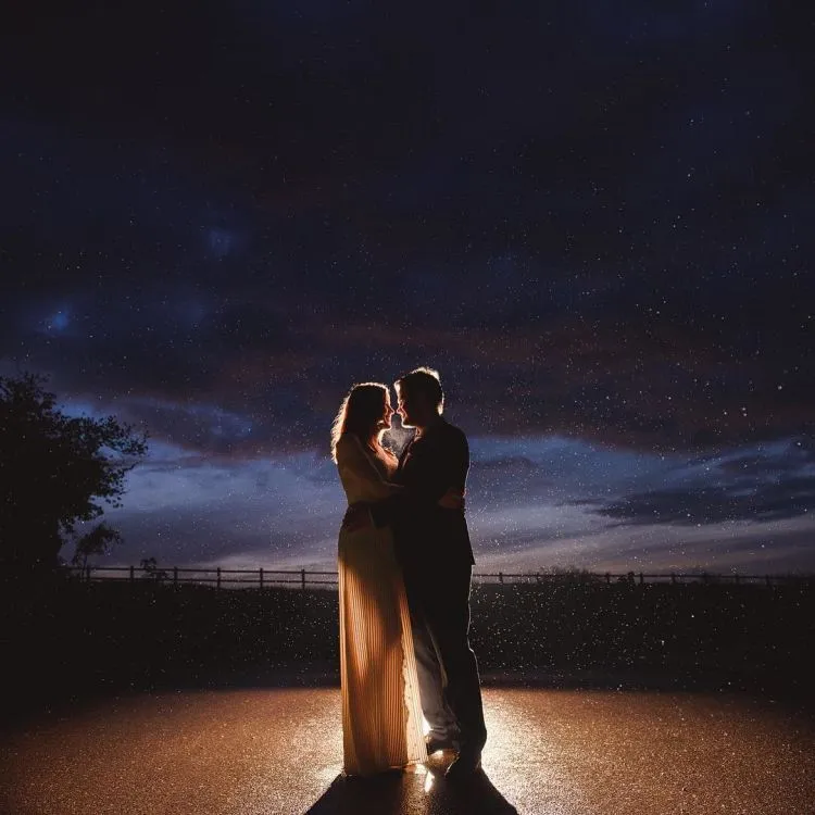 Inspirasi Foto Prewed di Alam Terbuka yang Bisa Bikin Kamu Mupeng. Mana Favoritmu? 15