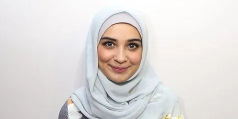 8 Gaya Hijab Polos VS Motif. Mana yang Cocok Dipakai Saat Kamu Ingin Tampil Kasual? 16