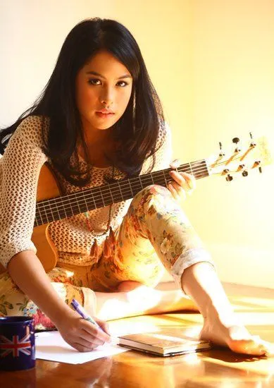 Maudy Ayunda Memang Layak Jadi Teladan! 8 Jejaknya Ini Bisa Kita Jadikan Panutan 11
