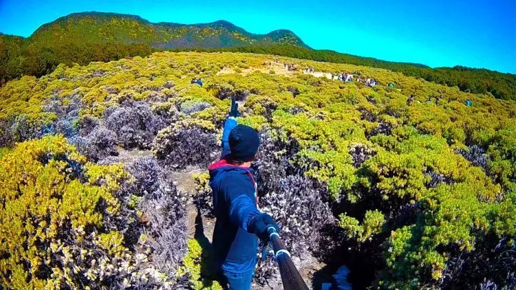 Bulan Madu di Gunung, Kenapa Nggak? 10 Gunung Ini Bisa Jadi Saksi Cintamu dengan Pasangan Halalmu 17