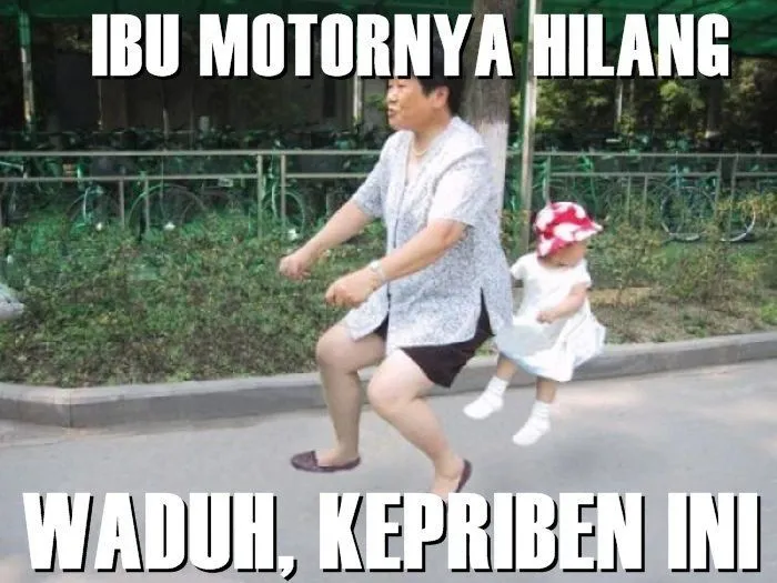 Ibu-Ibu Naik Motor di Jalan Tidak Akan Pernah Bisa Dilawan, 12 Meme Ini Buktinya! 18