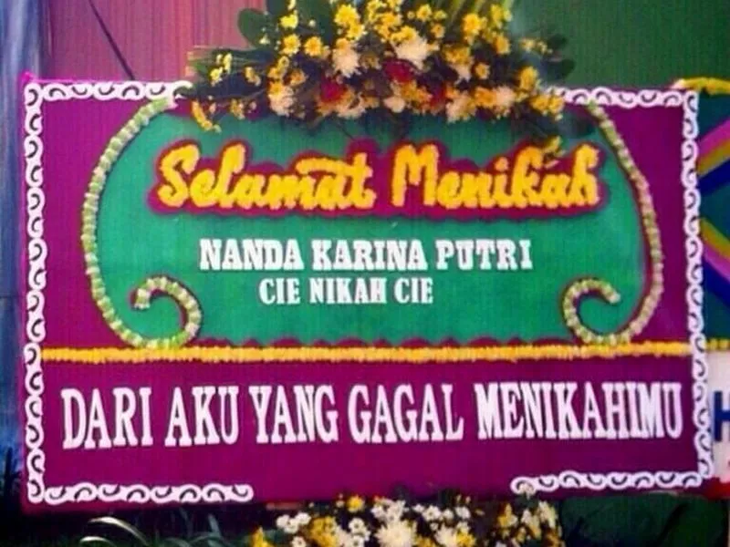 Momen Mantan Nikah Emang ‘Nyelekit’ Rasanya. 11 Gambar Ini Jadi Buktinya!
