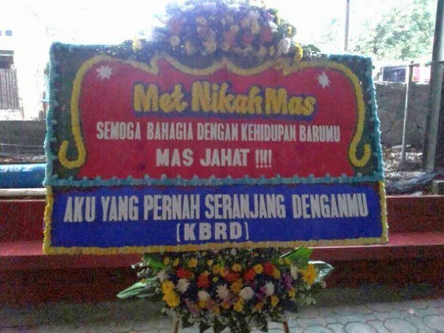 Momen Mantan Nikah Emang 'Nyelekit' Rasanya. 11 Gambar Ini Jadi Buktinya! 15