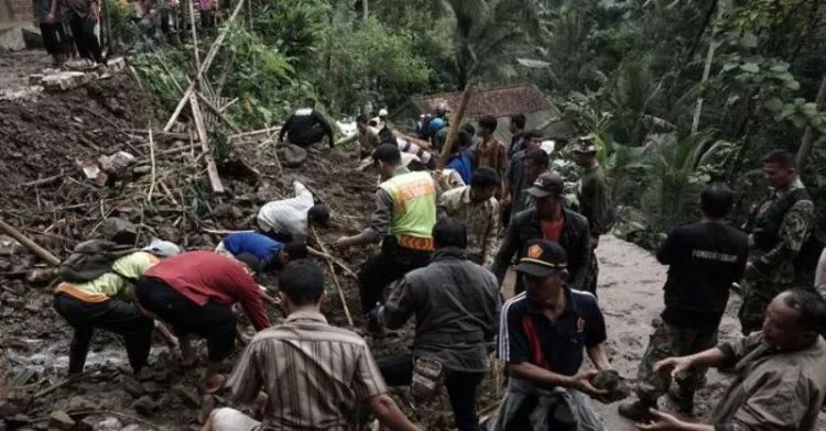 Jawa Tengah Dilanda Banjir dan Longsor yang Menelan Korban Jiwa. Bantu Doa untuk Mereka 7