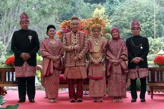 6 Hal Menyebalkan yang Terpaksa Dilakukin Cowok Demi Pacar. Cewek Gak Bakal Ngerti Pengorbanannya 12