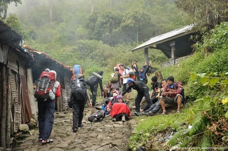 Oh Begini Rasanya Mendaki Gunung Bareng Temen yang Bisa Lihat Setan. Serem Sih, Tapi Seru! 6