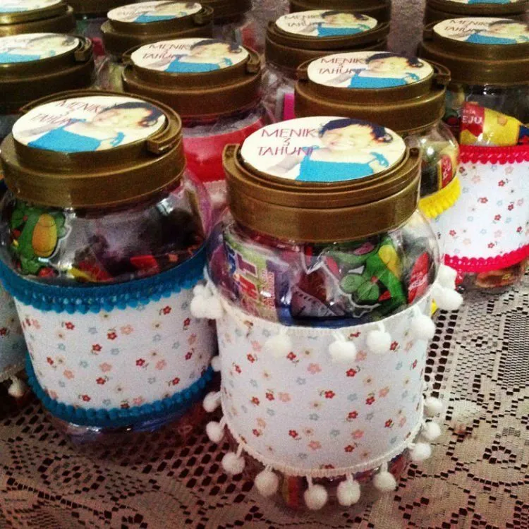 18 Kreasi Toples Lebaran Daur Ulang Ini Layak Tiru, Sekaligus Nyenengin Hati Ibu 26