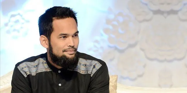 5 Artis Ini Hijrah dari Panggung Hiburan Demi Keyakinannya di Agama Islam. Apa Pertimbangan Mereka? 10