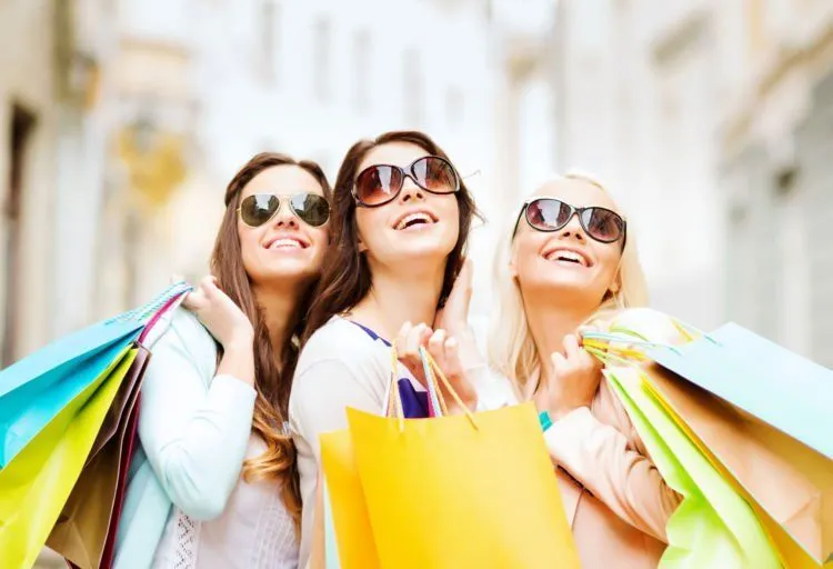 Ini 4 Perbedaan Gaya Belanja Cowok dan Cewek Pas Menjelang Lebaran. Cewek Emang Agak Aneh 5