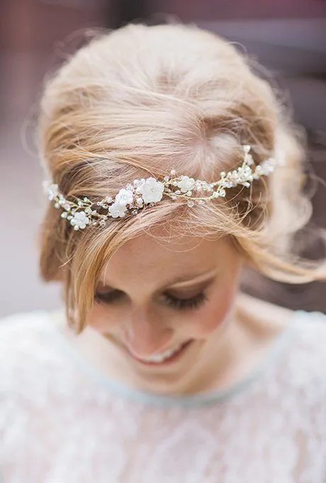 20 Inspirasi Mahkota Bunga atau Flower Crown Yang Cantique Untuk Hari Pernikahanmu 26