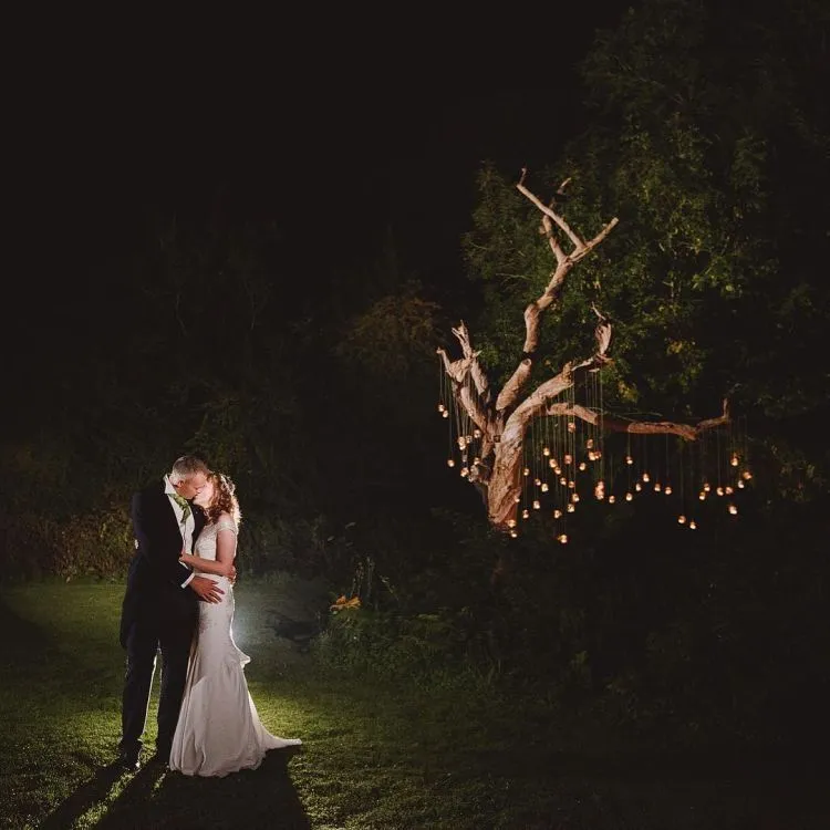 Inspirasi Foto Prewed di Alam Terbuka yang Bisa Bikin Kamu Mupeng. Mana Favoritmu? 16