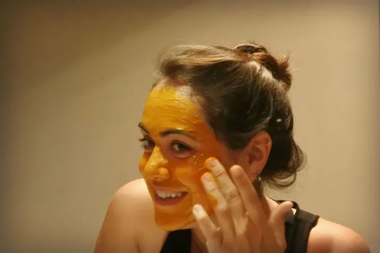 5 Resep Masker Wajah Ini Nggak Cuma Bikin Wajahmu Terjaga, Tapi Juga Ampuh Buat Kulit Awet Muda! 6