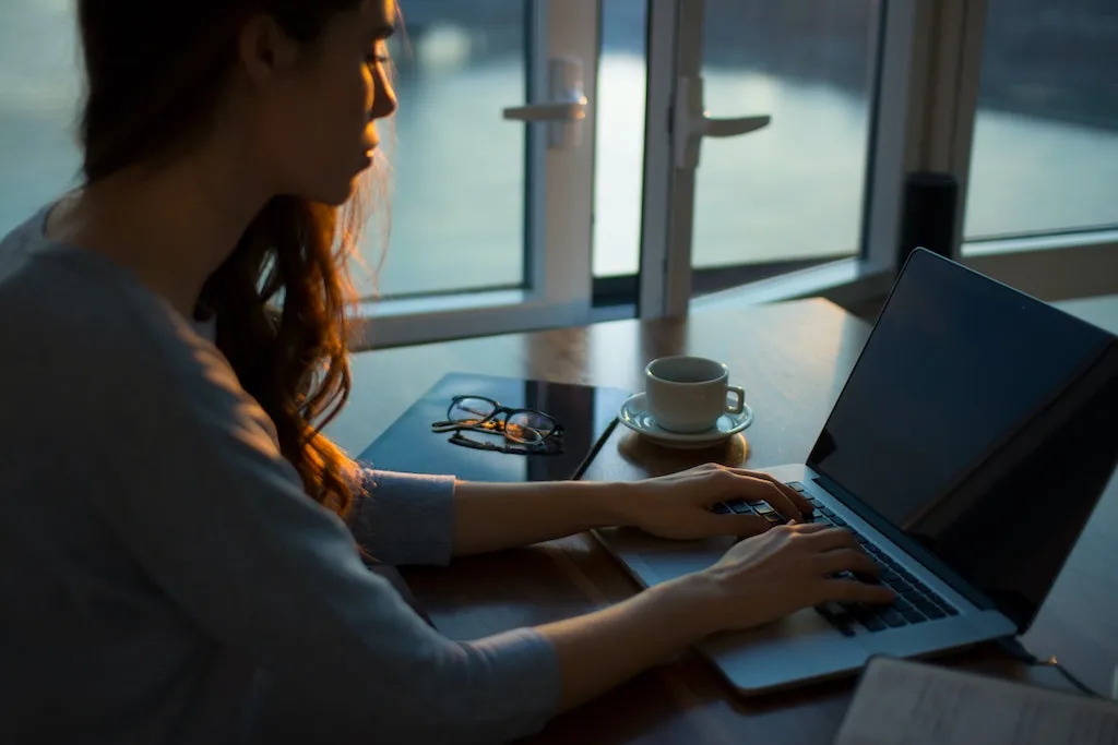 10 Cara Menaklukan Lingkungan Kerja, Bagi Introvert yang Sering Menutup Diri Pada Dunia 11
