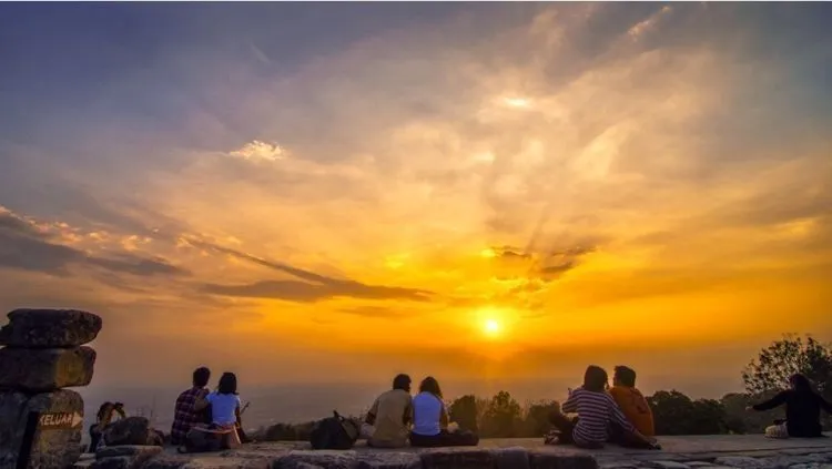 Pemandangan Jogja dari Ketinggian Memang Mempesona! 10 Spot Ini Cocok Buat Nunggu Buka Puasa 12
