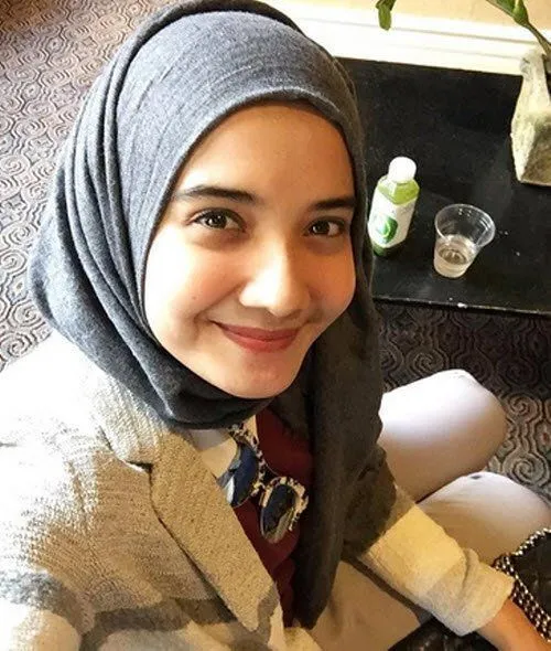 8 Gaya Hijab Polos VS Motif. Mana yang Cocok Dipakai Saat Kamu Ingin Tampil Kasual? 18