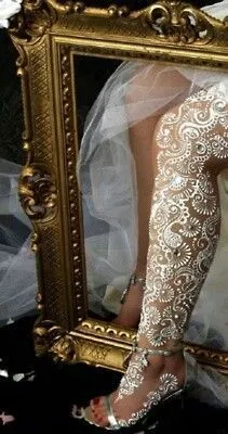 16+ Inspirasi Henna Putih Simple untuk Hari Pernikahanmu 34
