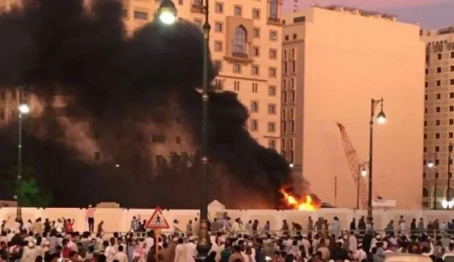 10 Foto Idul Fitri Tersedih Sepanjang Masa #PrayForSoloAndMadina 11