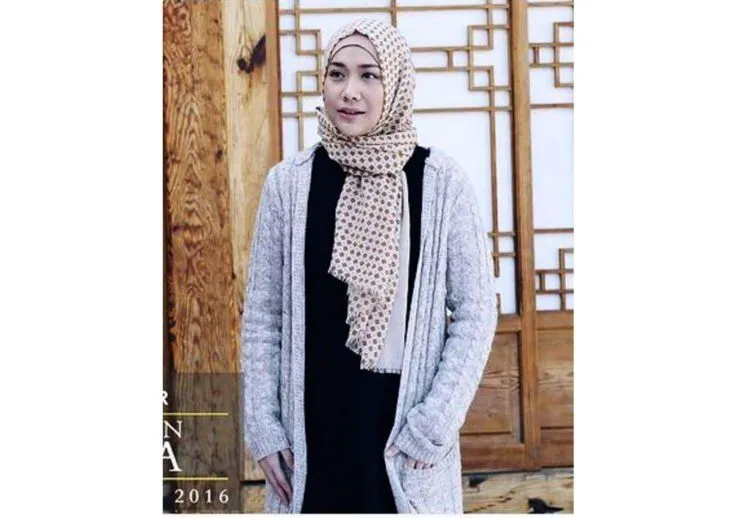 10 Gaya Liburan Artis Top Indonesia Ini Bisa Kamu Tiru. Biar Penampilanmu Nggak Bikin Malu 16