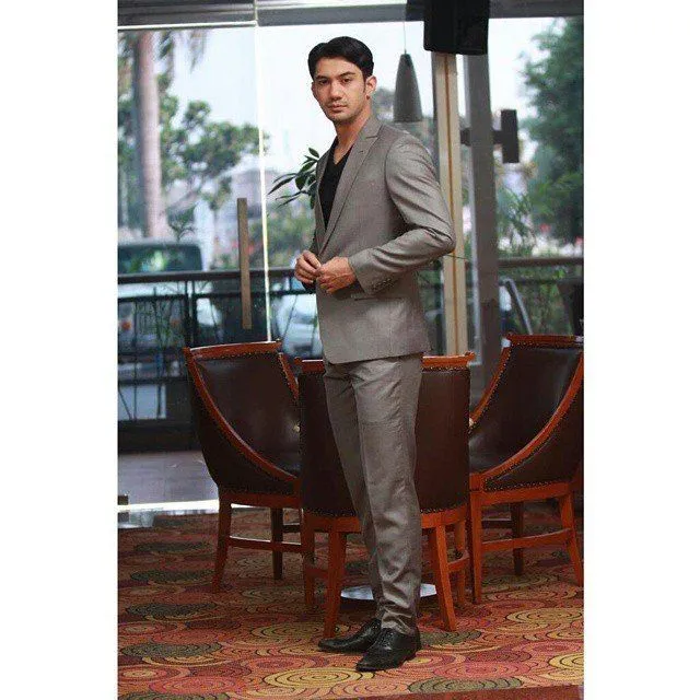 Ngintipin Gaya Stylish Reza Rahadian Yuk! Karena yang Kece Nggak Cuma Cowok-Cowok Korea! 20