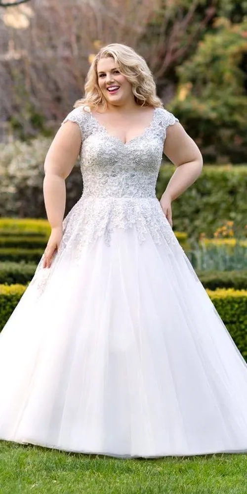 Tak Harus Kebaya, Inilah Beberapa Gaun Pernikahan Untuk Kamu si Tubuh Big Size 28