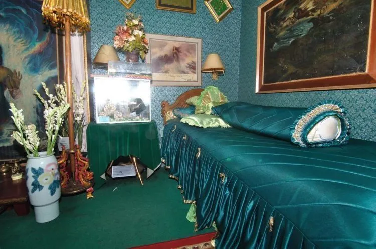 8 Hotel Angker yang Terkenal Seram di Indonesia 14