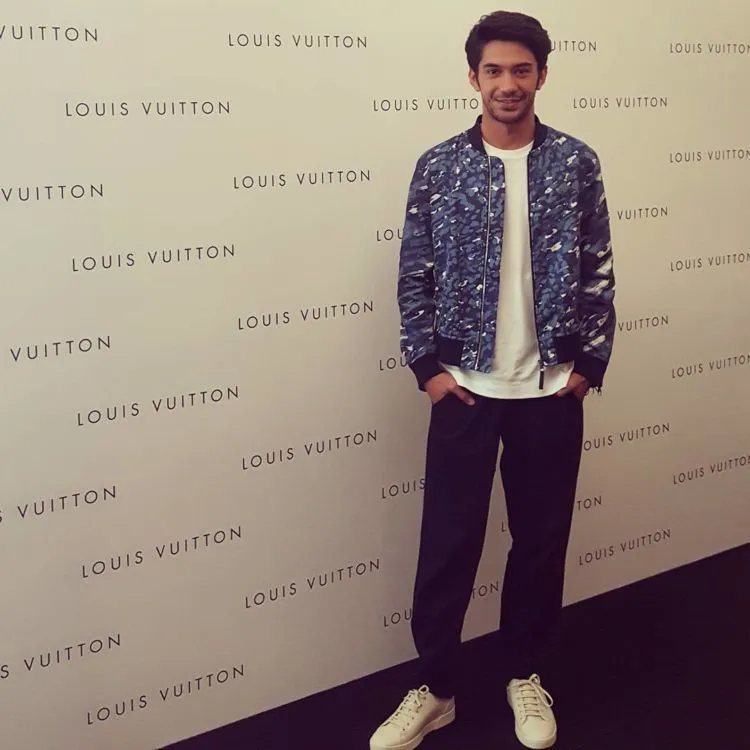 Ngintipin Gaya Stylish Reza Rahadian Yuk! Karena yang Kece Nggak Cuma Cowok-Cowok Korea! 15
