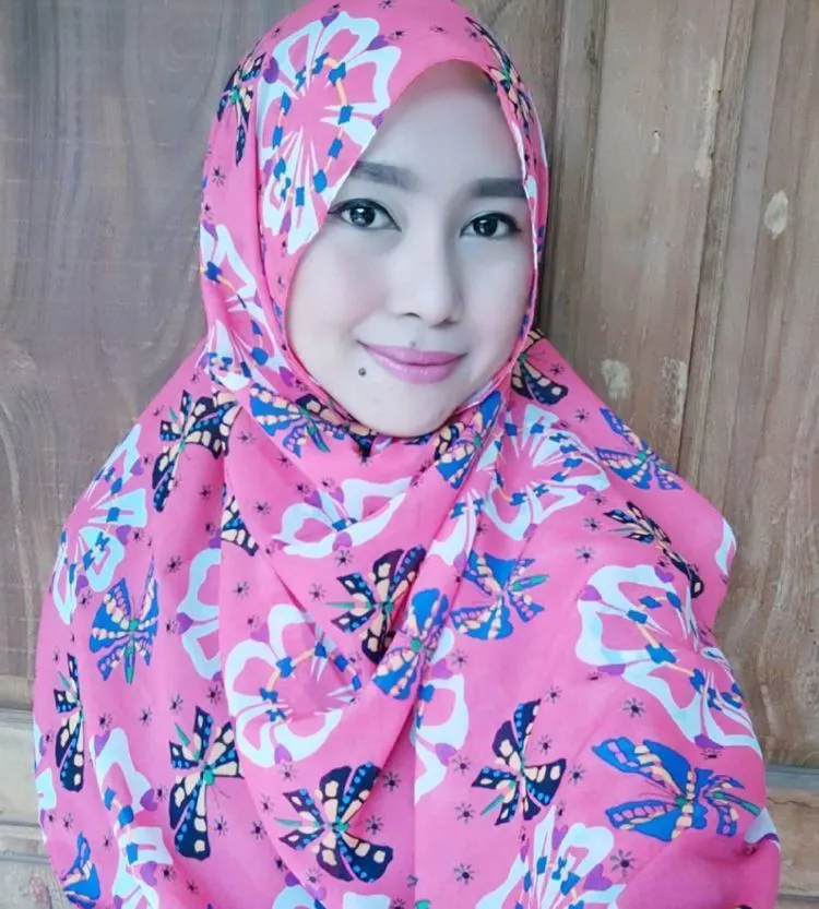 Ketahui Kombinasi Warna Bibir dan Hijab Yang Pas Hanya dari 3 Warna Lipstik Saja! 29