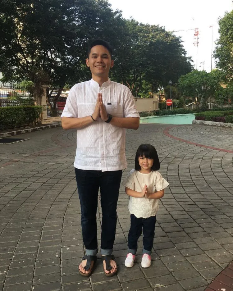 Balita Kalau Pakai Busana Lebaran Imutnya Jadi Berkali Lipat, Apalagi Buah Hati Para Selebriti Ini! 14