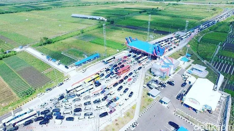 Inilah 10 Deretan Foto dan Meme yang Tersisa Dari Kemacetan Mudik di Brebes Timur! 13