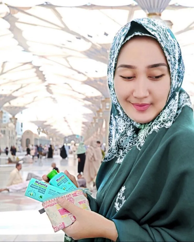 Ketahui Kombinasi Warna Bibir dan Hijab Yang Pas Hanya dari 3 Warna Lipstik Saja! 21