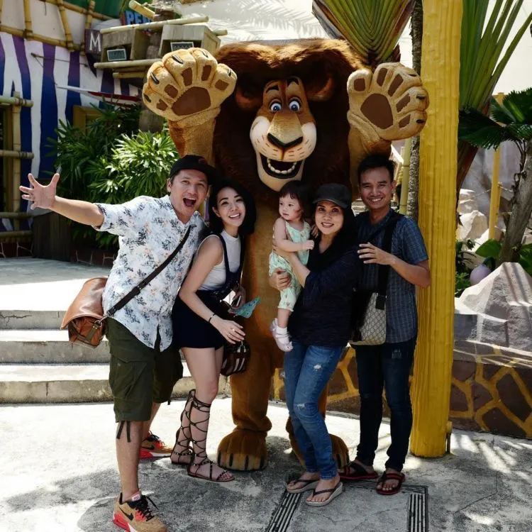 Ikut Nyimak Liburan Gading, Gisel, dan Gempi Ke Singapura Yuk! Entah Kenapa Kamu Bisa Ikut Bahagia. 23