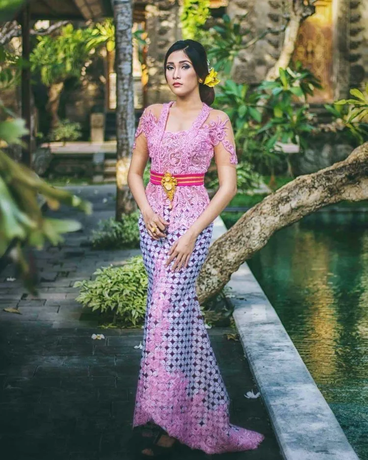 Inspirasi Kebaya Bali Untuk Kondangan. Lure Module Instan untuk Mendekatkan Jodoh Kamu 14