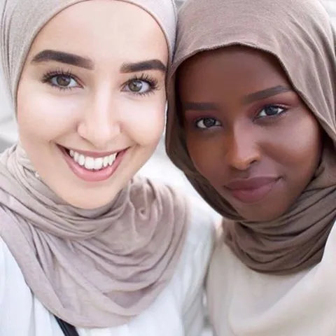 Ketahui Kombinasi Warna Bibir dan Hijab Yang Pas Hanya dari 3 Warna Lipstik Saja! 17